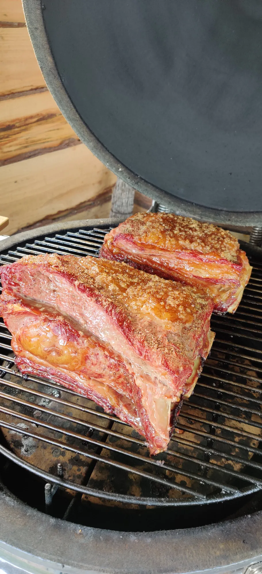 Dikke beef ribs op de kamado — low & slow met eikenhout
