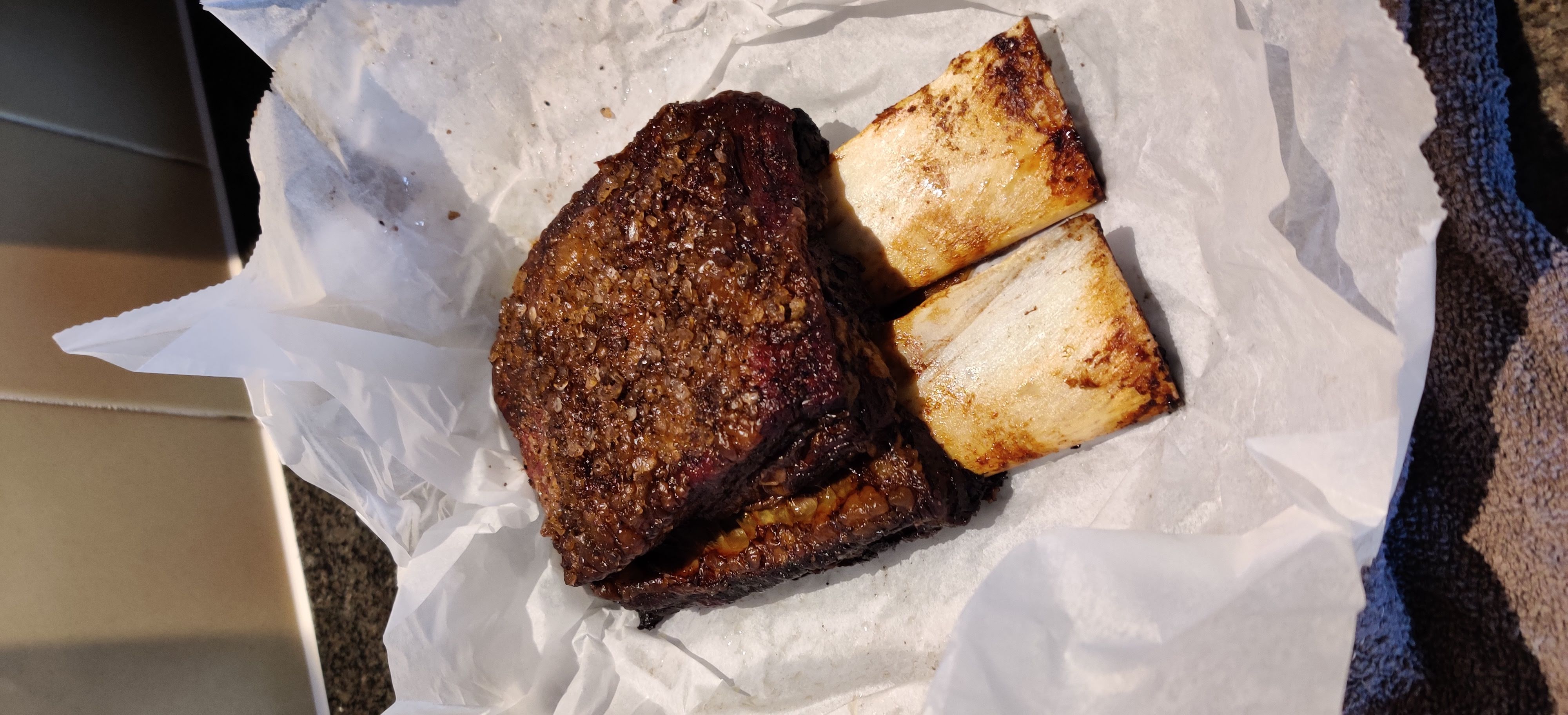 Dikke beef ribs op de BBQ