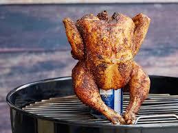 Bier-can chicken op de BBQ