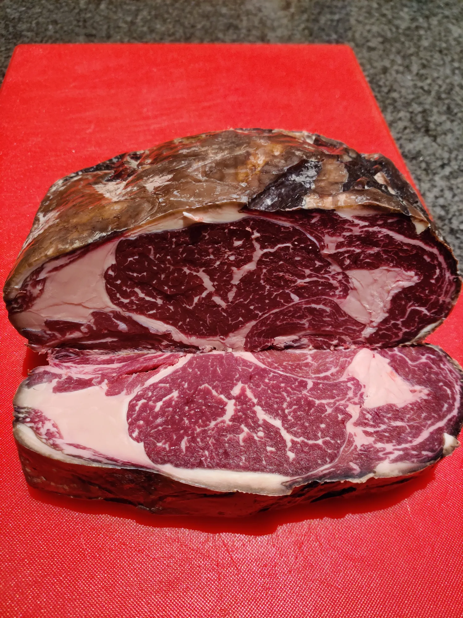 Dry aged ribeye op de BBQ