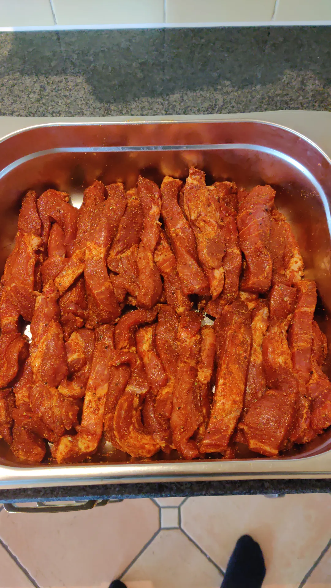 Iberico ribfingers ingesmeerd met rub in bakbak — voorbereiding