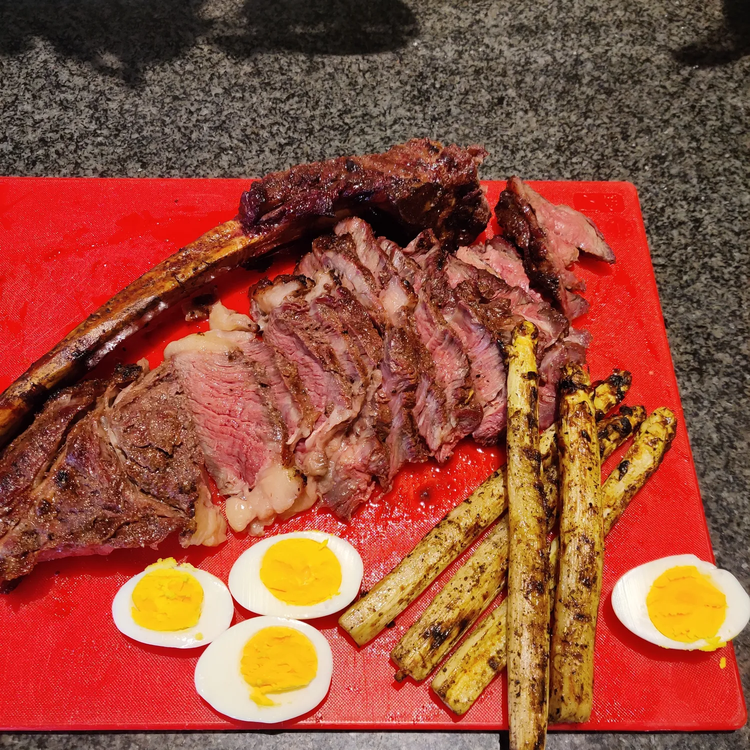 Tomahawk met witte asperges van de BBQ