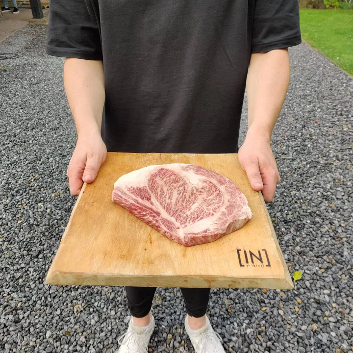 Japanse wagyu ribeye A12+ op de BBQ