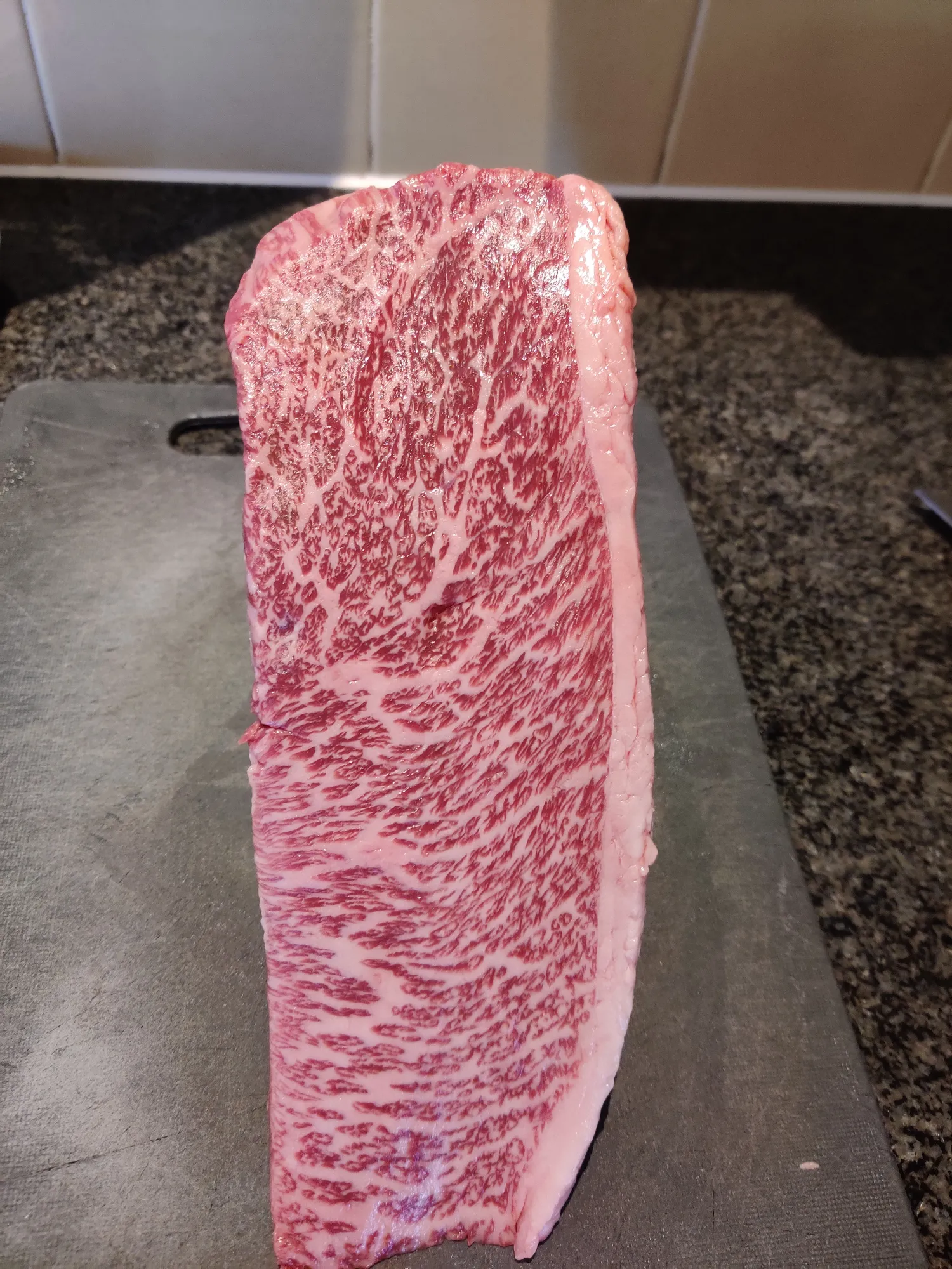 Japanse wagyu met extreme marmering — vet verdeeld door het hele spierweefsel